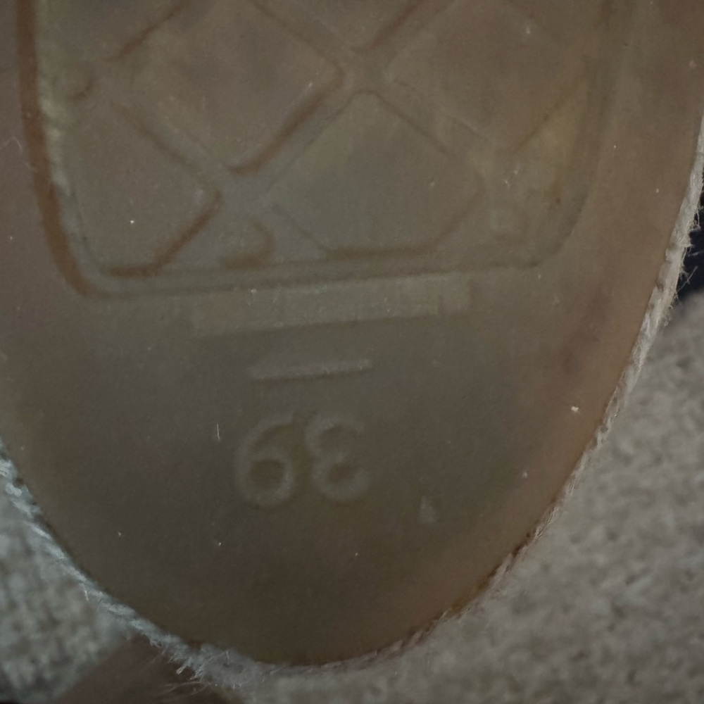 Chanel Espadrilles GUC sz 39 - Picture 8 of 8